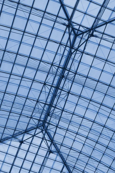 ルーブル美術館のピラミッドの構造フレーム — ストック写真