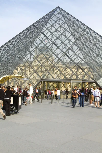 Pirámide del Louvre — Foto de Stock