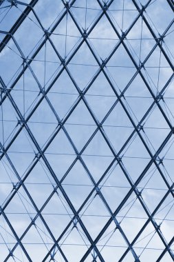 louvre piramit yapı çerçeve
