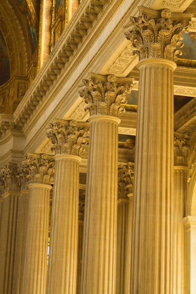 在凡尔赛宫的宫殿，柱廊 — 图库照片