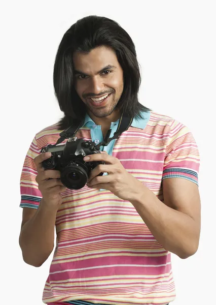 Photographer using a digital camera — Stock Photo, Image