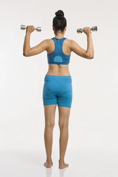 Woman exercising with dumbbells — Stock Photo, Image