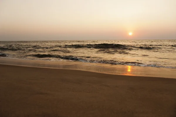 Pôr do sol sobre o mar — Fotografia de Stock