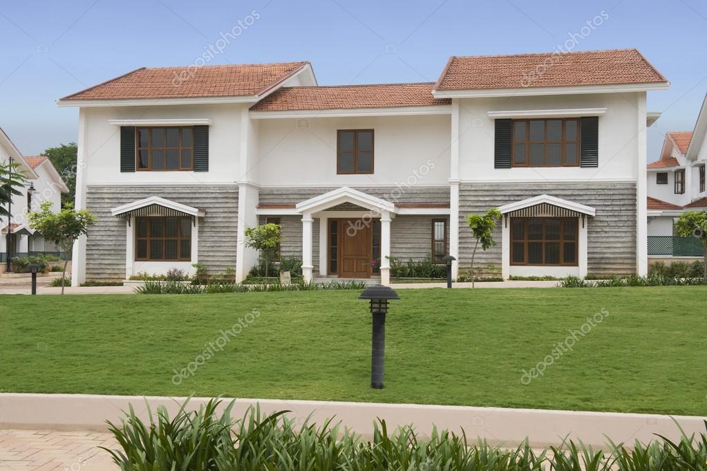Fachada De Un Bungalow 2023 Depositphotos 33080993 Stock Photo Facade Of A Bungalow