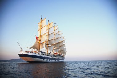 Clipper gemi denizde