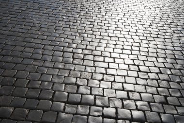 Arnavut kaldırımlı yol