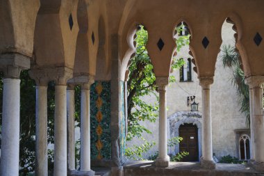Colonnade, bir bina