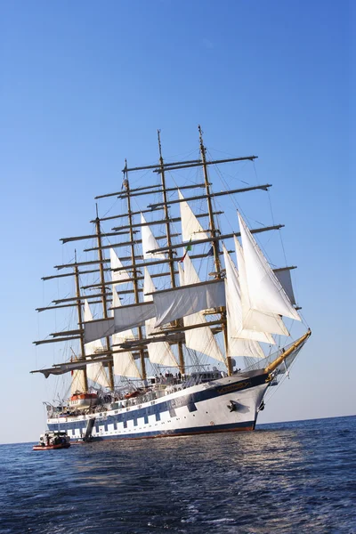 Clipper ship in the sea — Stock Photo, Image