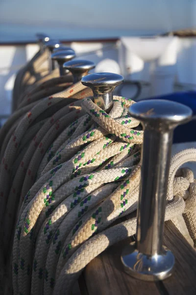 Corda e ganchos de um navio cortador — Fotografia de Stock