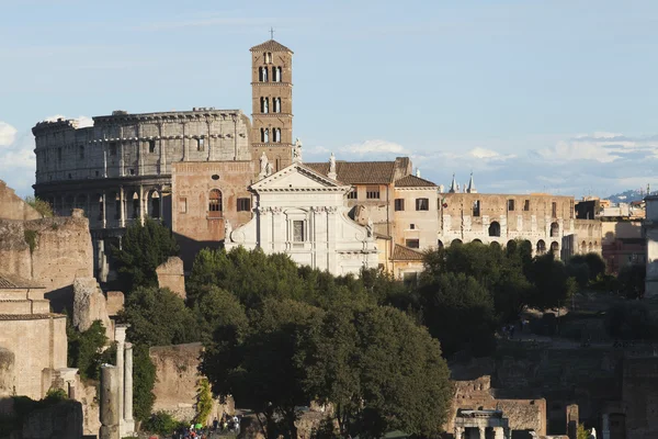 Ruinerna av byggnaden på forum romanum — Stockfoto