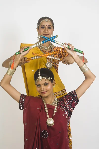 Two women performing dandiya — Stock Photo, Image