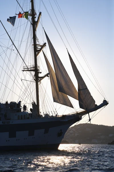 Clipper schip in een zee — Stockfoto