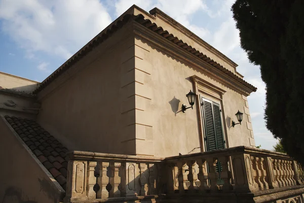 Balcone di un edificio — Foto Stock