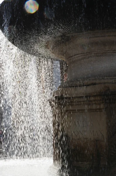 Fontana, Piazza San Pietro — Foto Stock