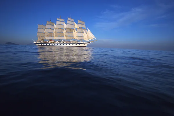 Clipper schip in de zee — Stockfoto