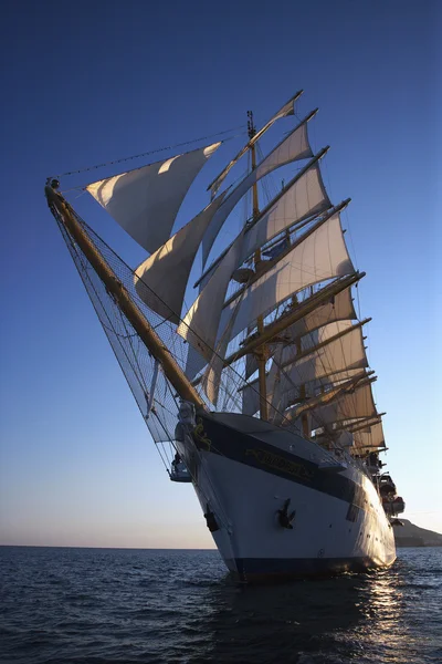 Clipper barco en un mar —  Fotos de Stock