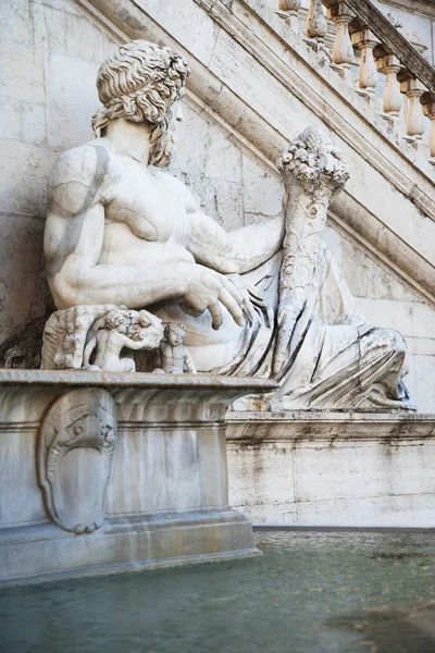 Estatua de la fuente, Monumento a Vittorio Emanuele —  Fotos de Stock