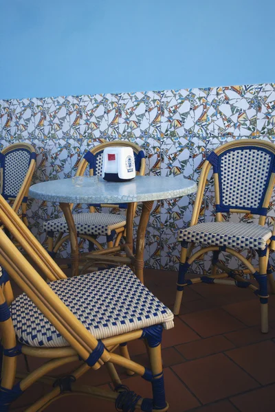 Table et chaises dans un restaurant — Photo