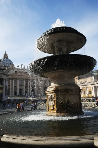 Fountain with a basilica — Stock Photo, Image