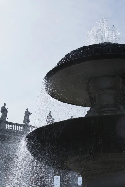 Fountain at St. Peters Square — Stock Photo, Image