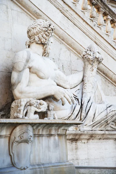 Estatua de la fuente, Monumento a Vittorio Emanuele — Foto de Stock