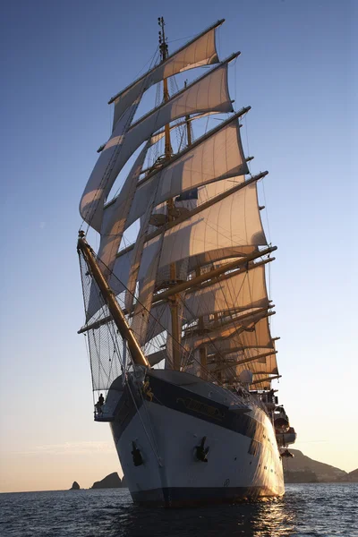 Clipper barco en un mar —  Fotos de Stock