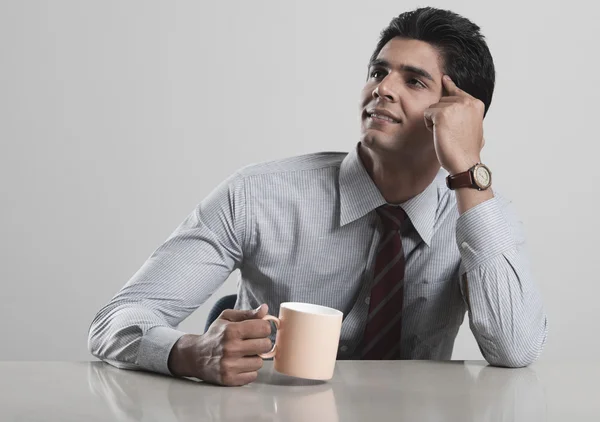 Businessman drinking coffee — Stock Photo, Image