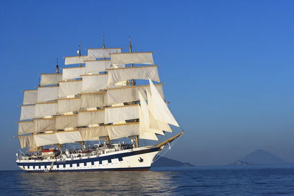 Clipper ship in the sea — Stock Photo, Image