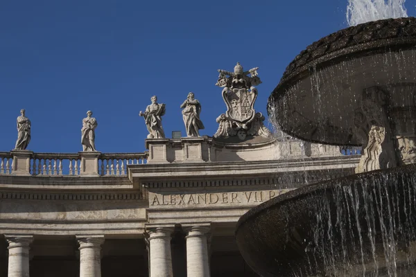 Fountain at St. Peters Square — Stock Photo, Image