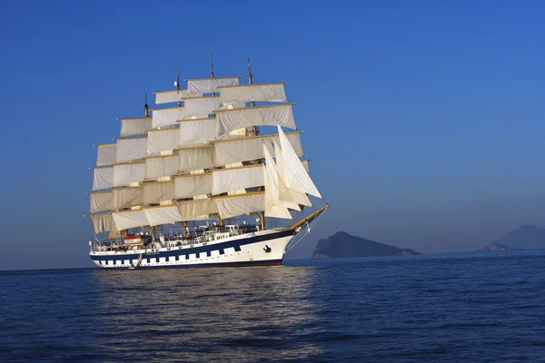 Clipper ship in the sea — Stock Photo, Image