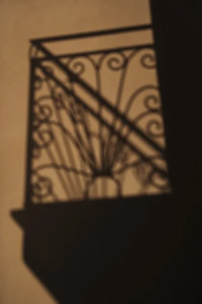 Shadow of a balustrade on the wall — Stock Photo, Image