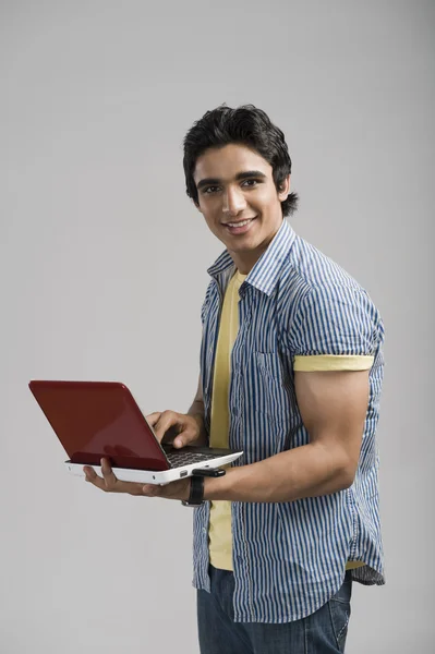 Man working on a laptop — Stock Photo, Image