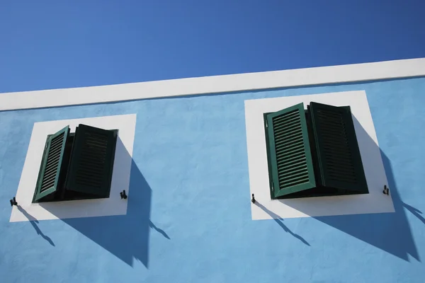 Finestra di una casa — Foto Stock