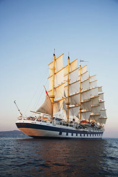 Clipper laiva meressä — kuvapankkivalokuva