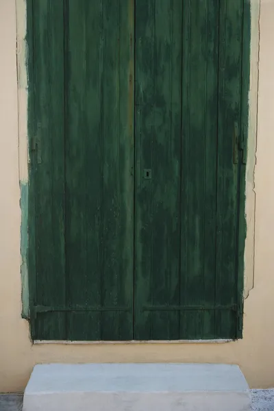 Дверь дома — стоковое фото