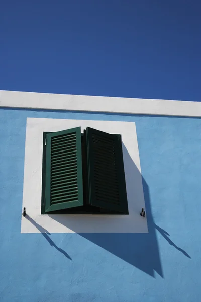 Janela de uma casa — Fotografia de Stock