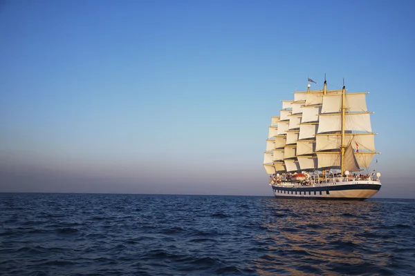 Klipper-Schiff in einem Meer — Stockfoto