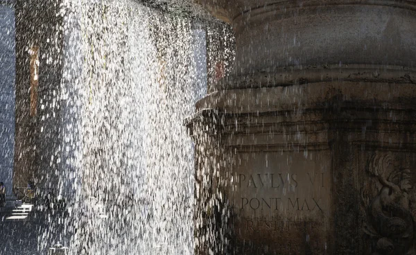 Fontana, Piazza San Pietro — Foto Stock