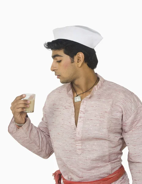 Man drinking tea — Stock Photo, Image