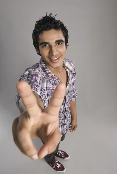 Man showing victory sign — Stock Photo, Image