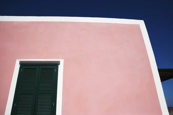 Ventana cerrada de una casa — Foto de Stock