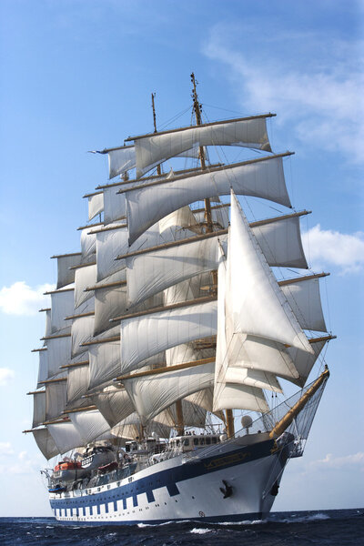 Клиппер корабль в море
