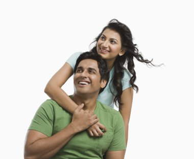 kadın kocasını sarılma