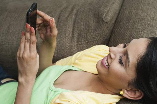 Woman text messaging — Stock Photo, Image