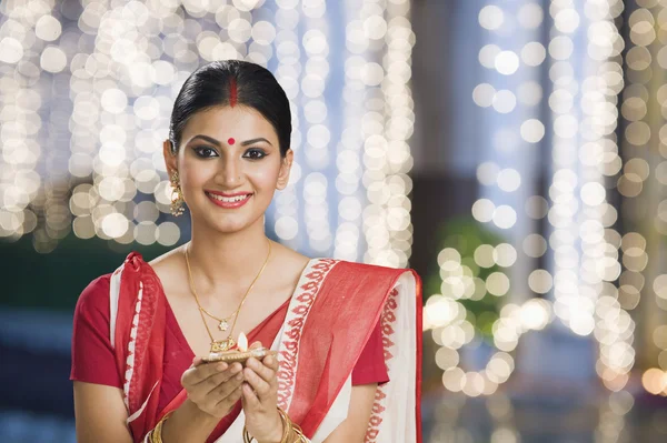 Bengali woman holding an oil lamp — Stock Photo, Image