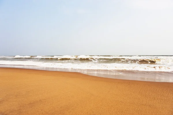 Κύματα στην παραλία — Φωτογραφία Αρχείου
