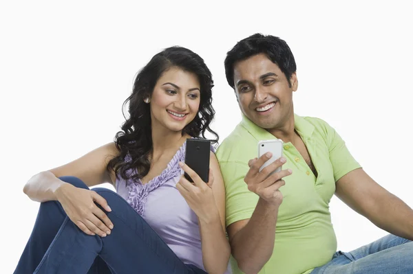 Couple text messaging — Stock Photo, Image