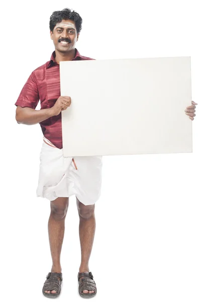 Üres plakátot tartó férfi — Stock Fotó