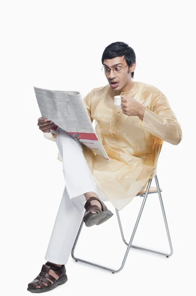 Bengali man reading a newspaper — Stock Photo, Image