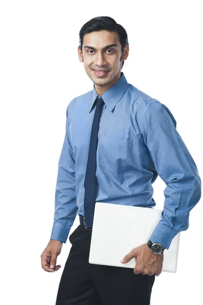 Uomo d'affari bengalese in possesso di un computer portatile — Foto Stock